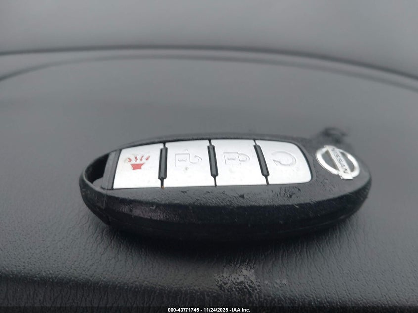 2019 NISSAN PATHFINDER SV — Photo 11