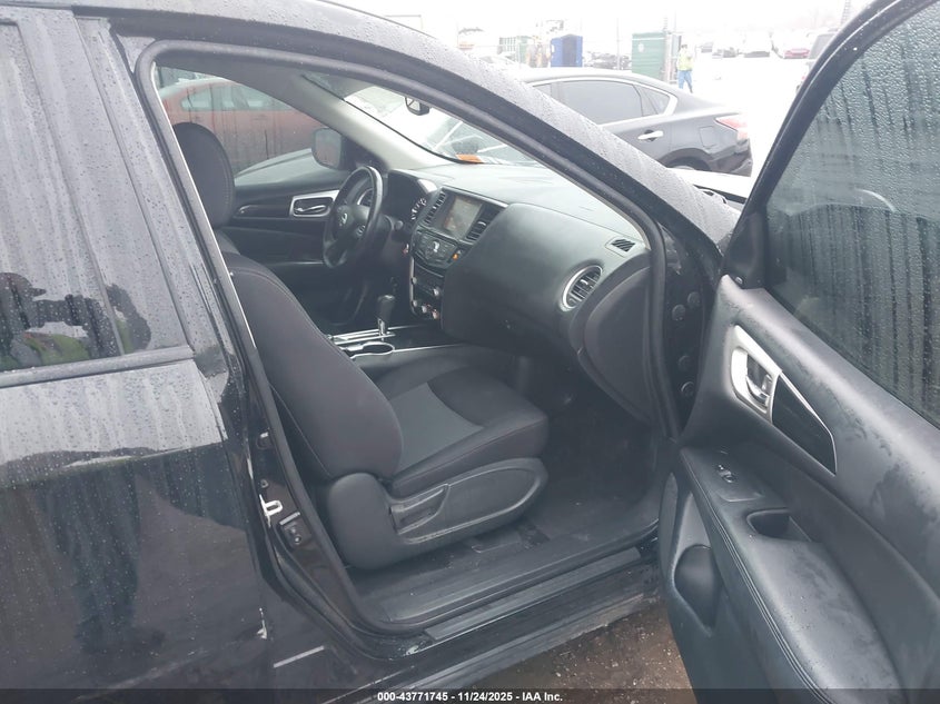 2019 NISSAN PATHFINDER SV — Photo 5
