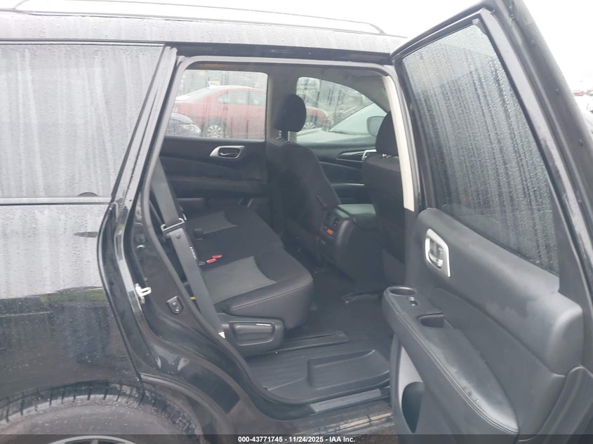 2019 NISSAN PATHFINDER SV — Photo 8