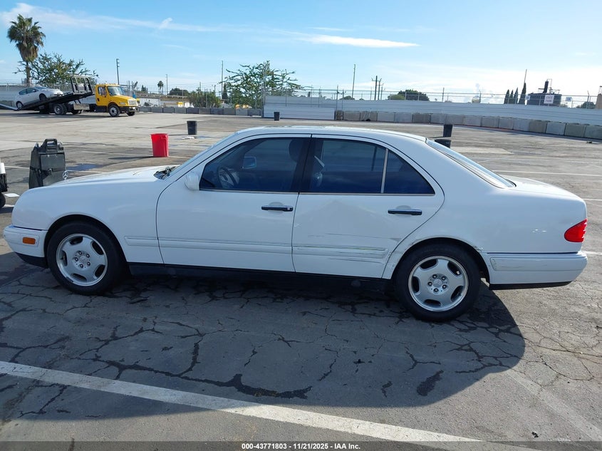 1999 Mercedes-Benz E 430 VIN: WDBJF70H7XA882580 Lot: 43771803