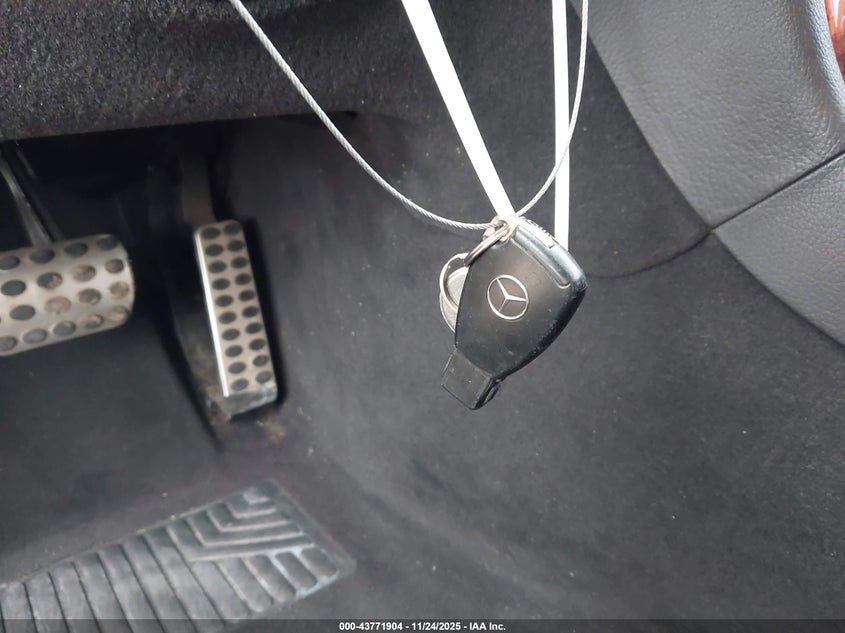 2005 Mercedes-Benz Clk 320 VIN: WDBTK65J75F158947 Lot: 43771904