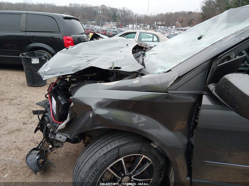 2015 Dodge Grand Caravan Sxt Plus VIN: 2C4RDGCG0FR738036 Lot: 43771911