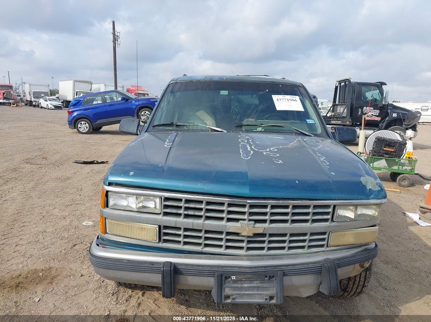 1993 Chevrolet Suburban C1500 VIN: 1GNEC16K4PJ320252 Lot: 43771906