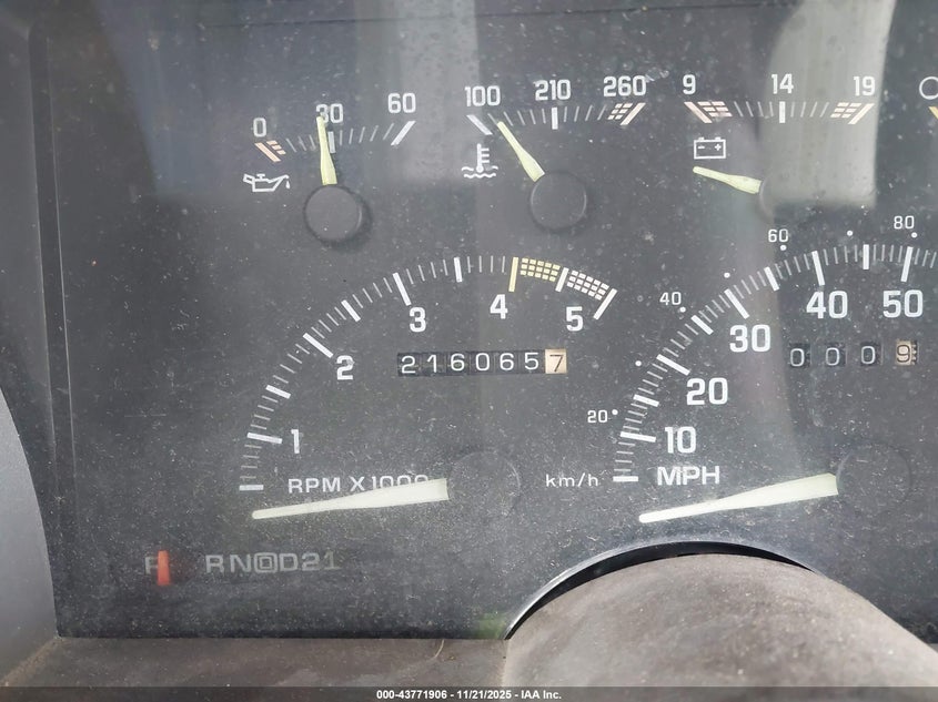 1993 Chevrolet Suburban C1500 VIN: 1GNEC16K4PJ320252 Lot: 43771906