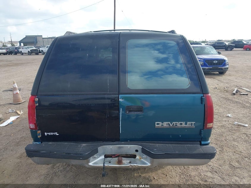 1993 Chevrolet Suburban C1500 VIN: 1GNEC16K4PJ320252 Lot: 43771906
