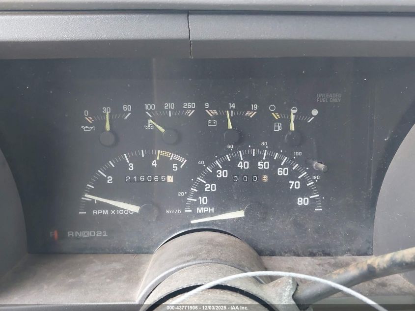 1993 Chevrolet Suburban C1500 VIN: 1GNEC16K4PJ320252 Lot: 43771906