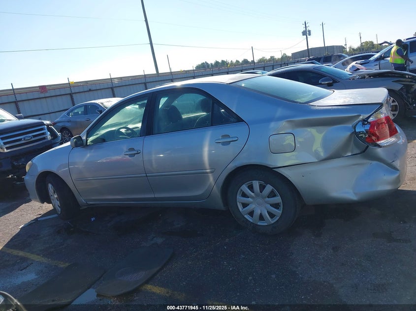 2005 Toyota Camry Le VIN: 4T1BE32K15U560762 Lot: 43771945
