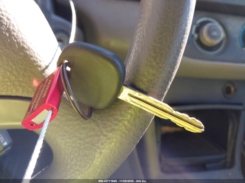 2005 Toyota Camry Le VIN: 4T1BE32K15U560762 Lot: 43771945