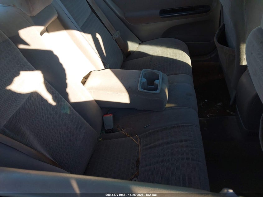 2005 Toyota Camry Le VIN: 4T1BE32K15U560762 Lot: 43771945