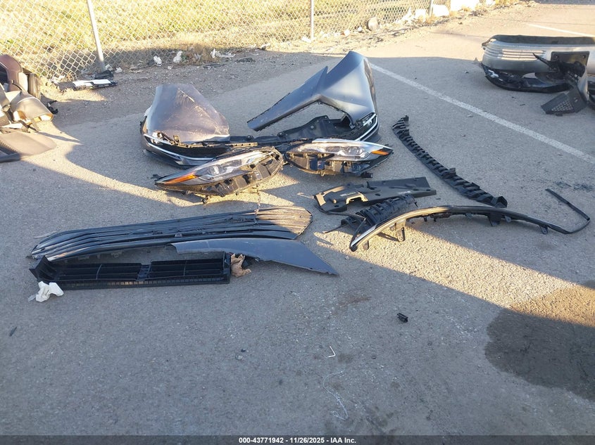 2024 Toyota Sienna Platinum VIN: 5TDESKFC0RS137821 Lot: 43771942