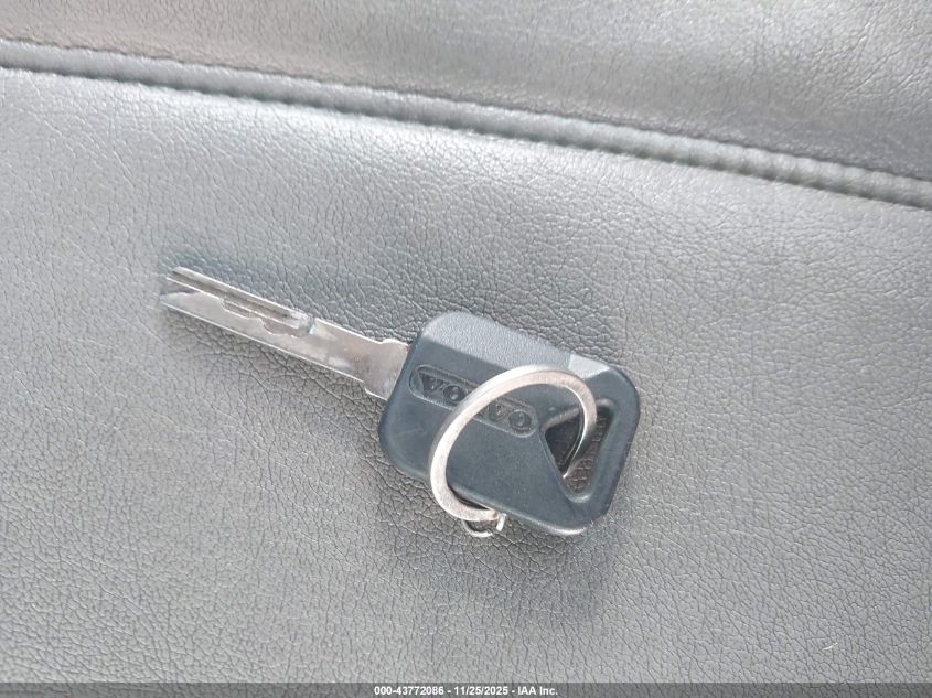 2001 Volvo Vn Vnl VIN: 4V4N19UF01N323320 Lot: 43772086