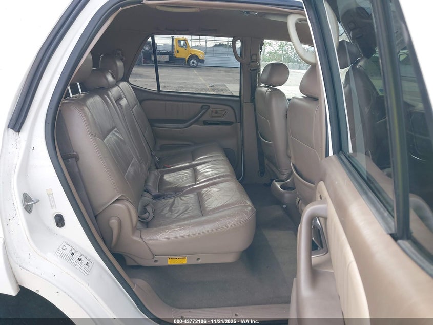 2002 Toyota Sequoia Limited V8 VIN: 5TDZT38A92S066236 Lot: 43772106