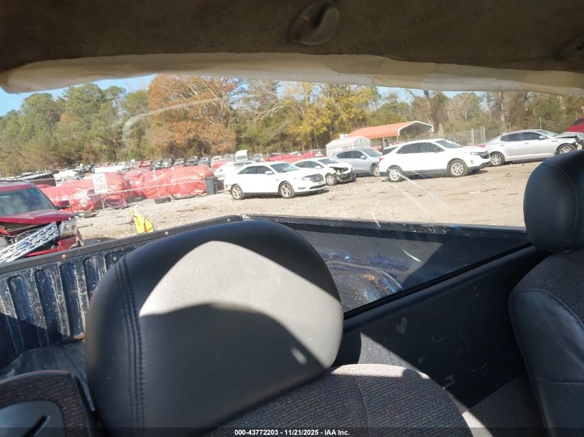 2000 Chevrolet Silverado 1500 VIN: 1GCEC14W8YZ169403 Lot: 43772203