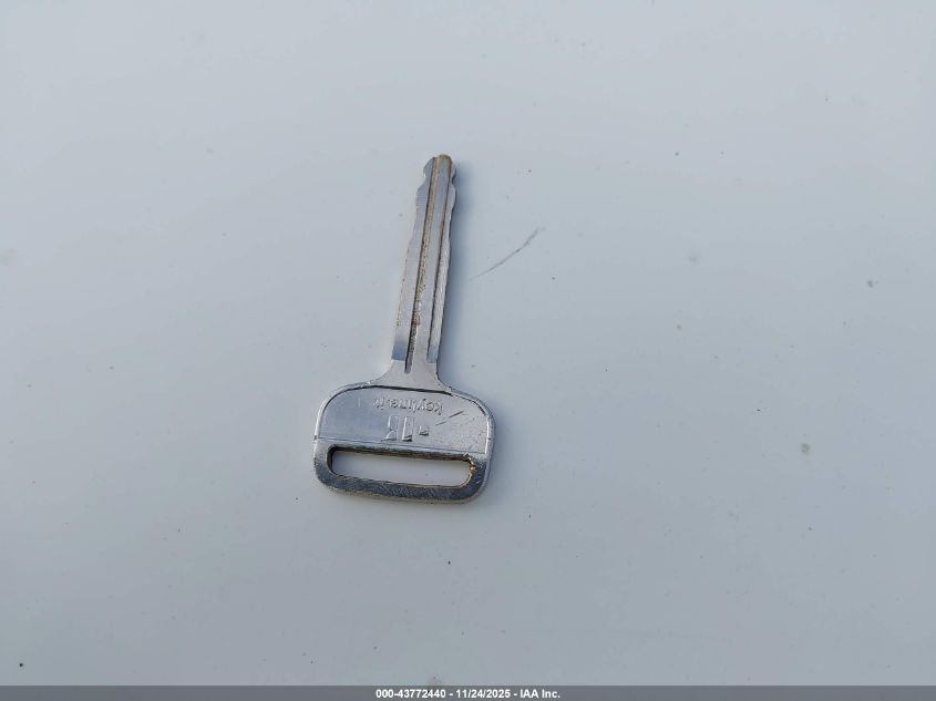 2000 Toyota Tundra Sr5 V8 VIN: 5TBBT441XYS032434 Lot: 43772440