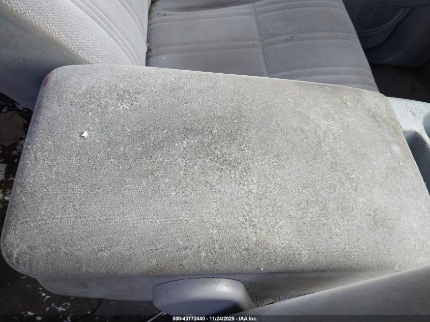 2000 Toyota Tundra Sr5 V8 VIN: 5TBBT441XYS032434 Lot: 43772440