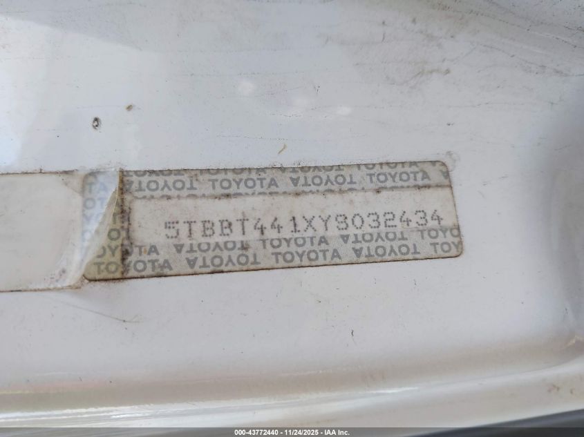 2000 Toyota Tundra Sr5 V8 VIN: 5TBBT441XYS032434 Lot: 43772440