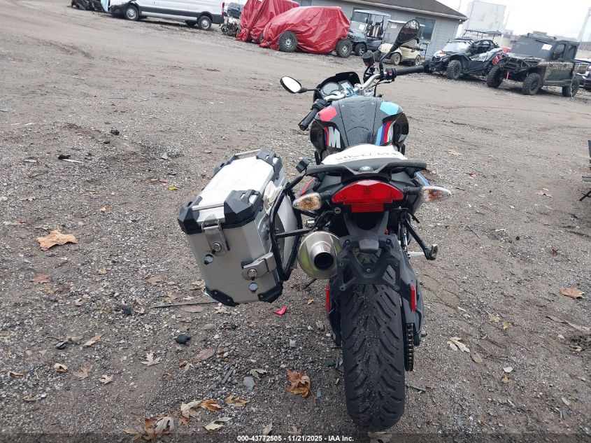 2011 BMW F800 R VIN: WB1022700BZS50619 Lot: 43772505