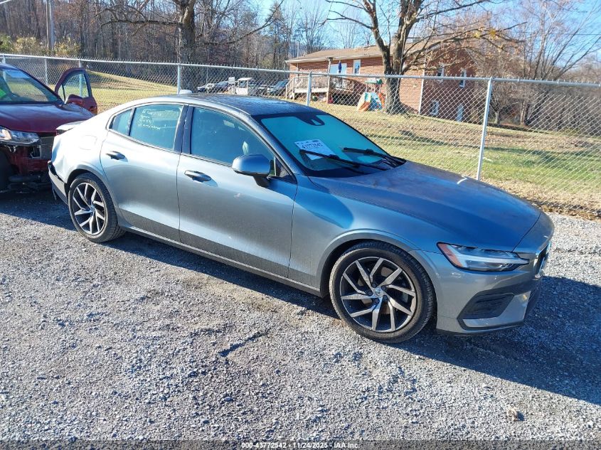 VOLVO S60 T5 MOMENTUM