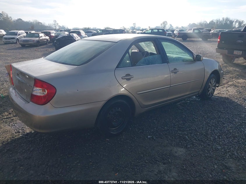 4T1BE30K44U795240 2004 TOYOTA CAMRY photo no. 4