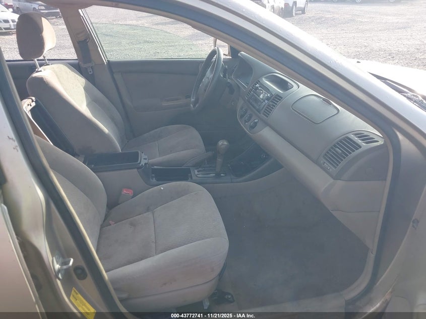 4T1BE30K44U795240 2004 TOYOTA CAMRY photo no. 5