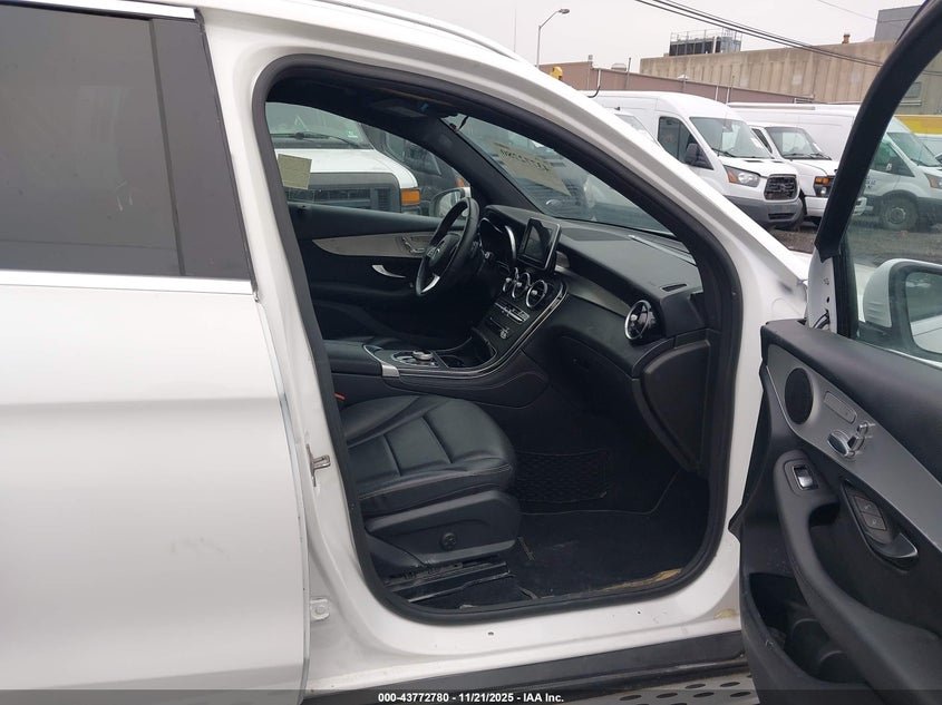 VIN WDC0G4KB0KV195776 2019 MERCEDES-BENZ GLC 300 4MATIC