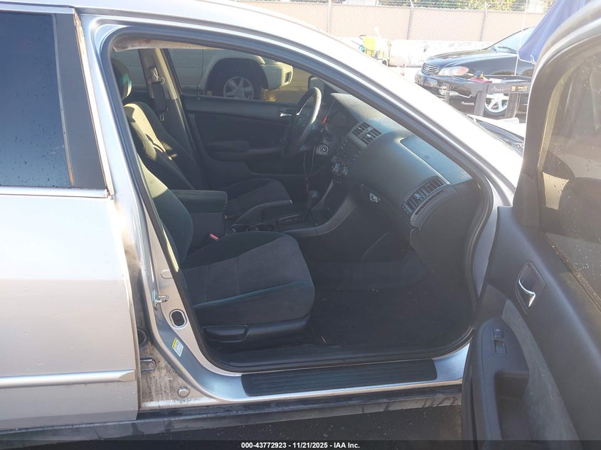 1HGCM66334A011601 2004 HONDA ACCORD photo no. 5