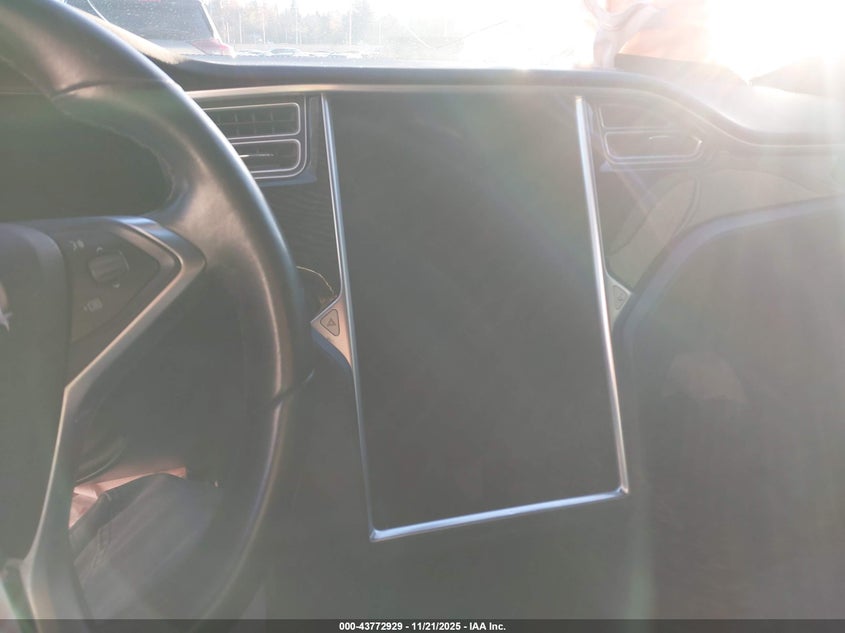 2018 Tesla Model S 100D/75D/P100D VIN: 5YJSA1E23JF246677 Lot: 43772929