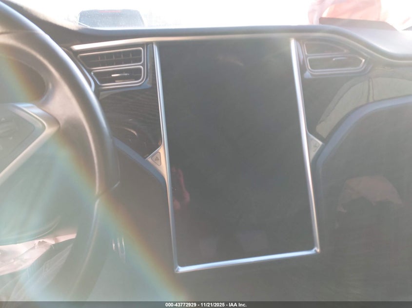 2018 Tesla Model S 100D/75D/P100D VIN: 5YJSA1E23JF246677 Lot: 43772929