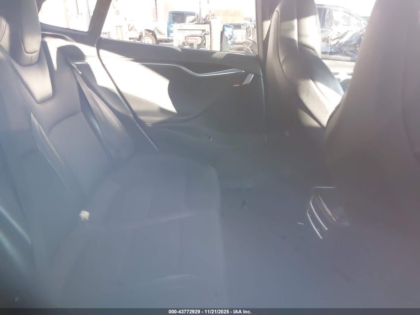 2018 Tesla Model S 100D/75D/P100D VIN: 5YJSA1E23JF246677 Lot: 43772929