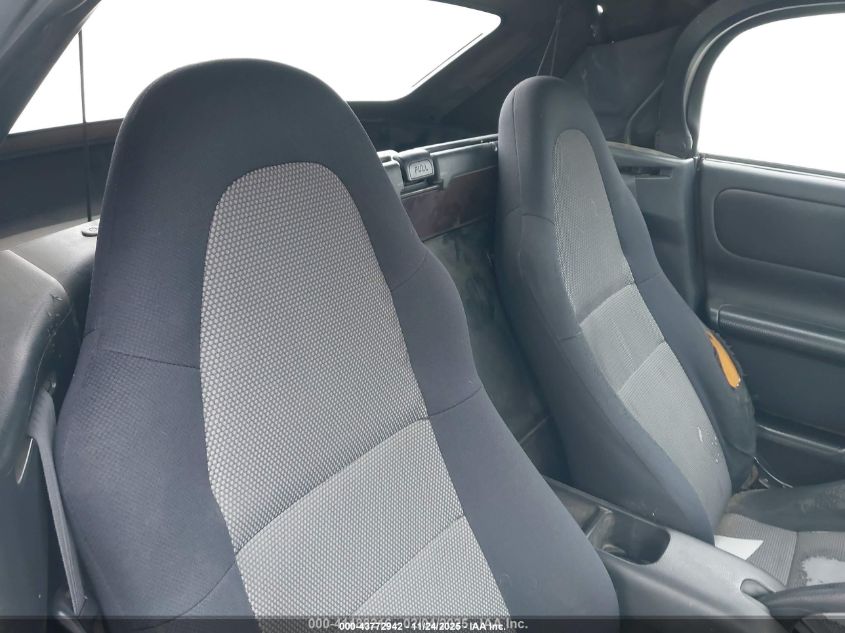 2000 Toyota Mr2 Spyder VIN: JTDFR3207Y0009157 Lot: 43772942