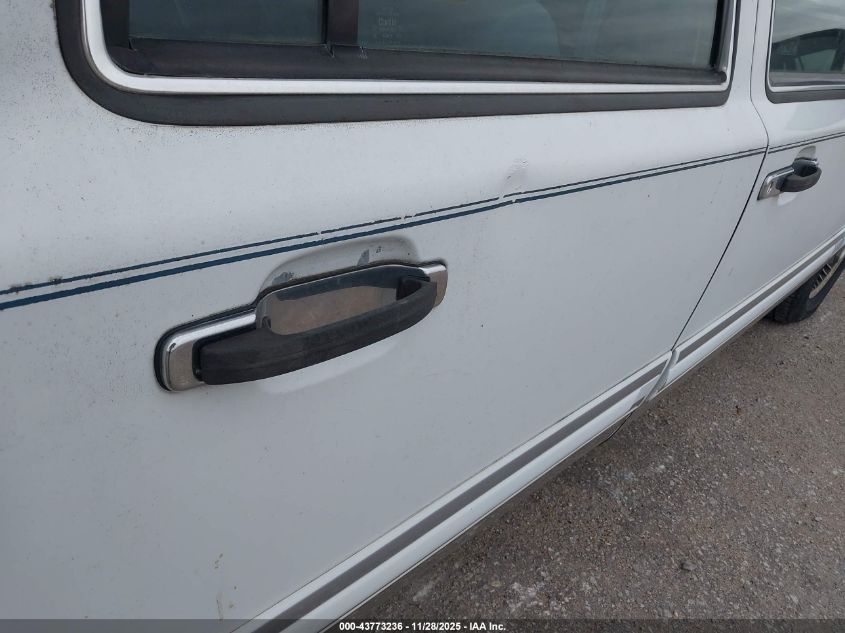 1991 Lincoln Town Car Executive VIN: 1LNCM81W3MY666338 Lot: 43773236