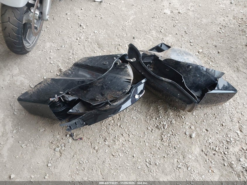 2016 Harley-Davidson Fltrxs Road Glide Special VIN: 1HD1KTM12GB626617 Lot: 43773321