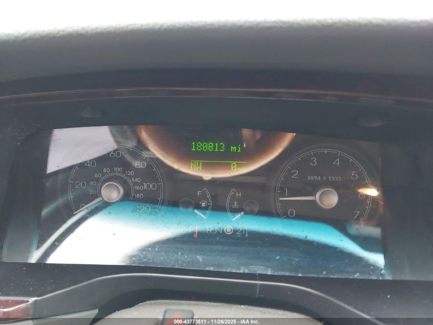 2009 Lincoln Town Car Signature Limited VIN: 2LNHM82V79X629084 Lot: 43773511