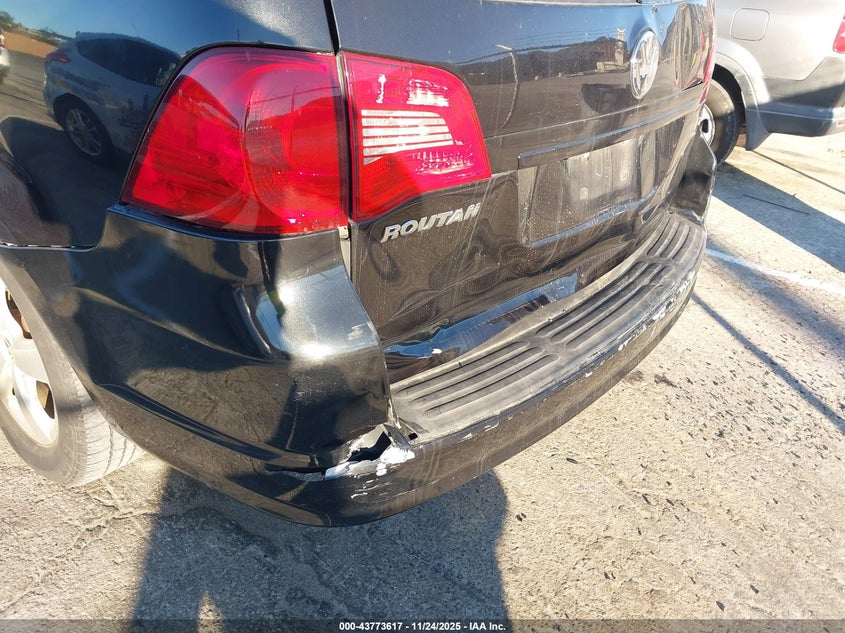 2010 Volkswagen Routan Se VIN: 2V4RW3D12AR246152 Lot: 43773617