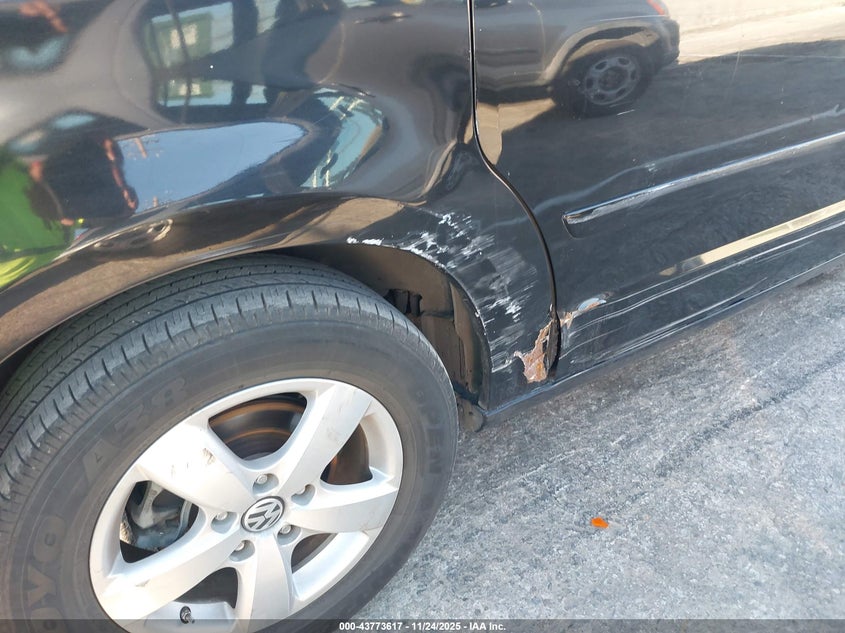 2010 Volkswagen Routan Se VIN: 2V4RW3D12AR246152 Lot: 43773617