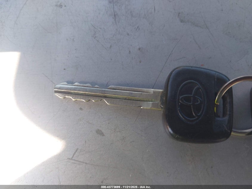 2008 Toyota Yaris VIN: JTDJT923885211565 Lot: 43773699