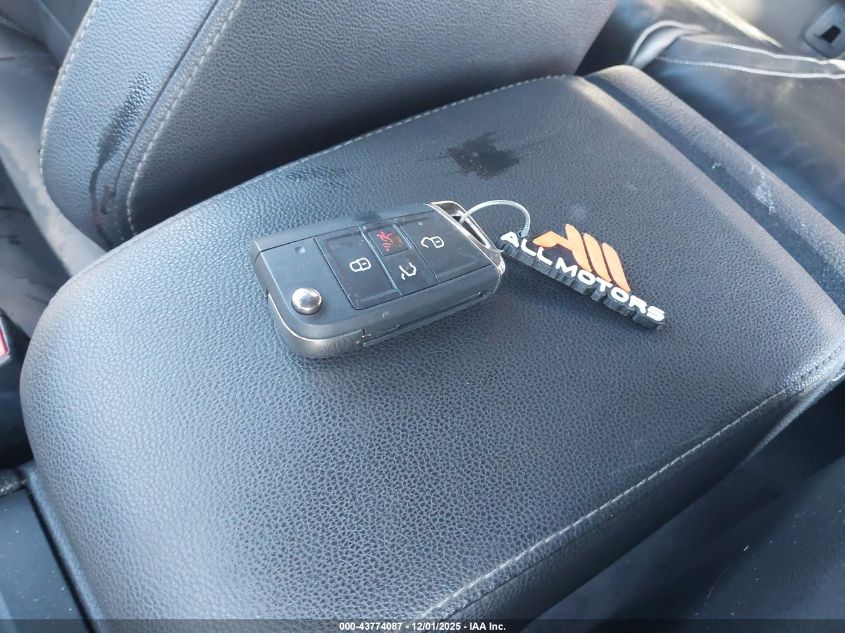 2015 Volkswagen Golf R 4-Door VIN: WVWLF7AU0FW274262 Lot: 43774087