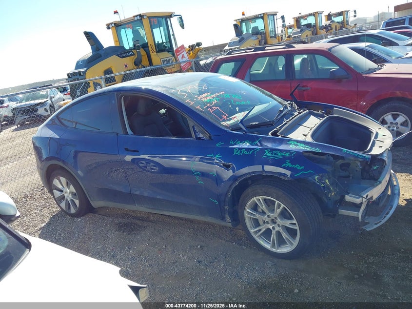 2022 Tesla Model Y Long Range Dual Motor All-Wheel Drive VIN: 7SAYGDEE8NF393039 Lot: 43774200