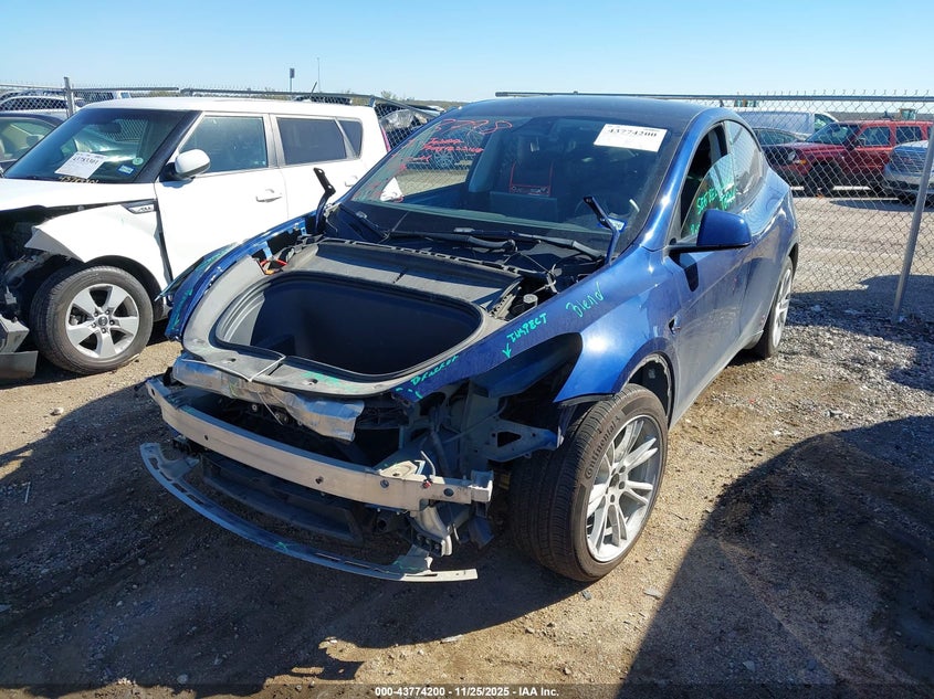 2022 TESLA MODEL Y(VIN: 7SAYGDEE8NF393039