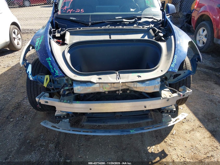 2022 Tesla Model Y Long Range Dual Motor All-Wheel Drive VIN: 7SAYGDEE8NF393039 Lot: 43774200