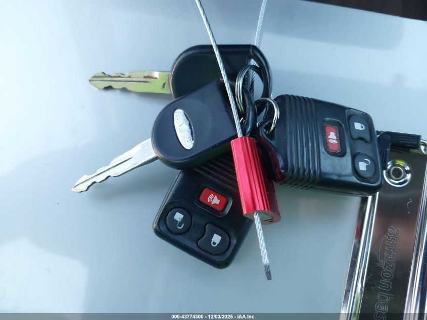 2005 Ford Escape Xlt VIN: 1FMYU03135KA40074 Lot: 43774300