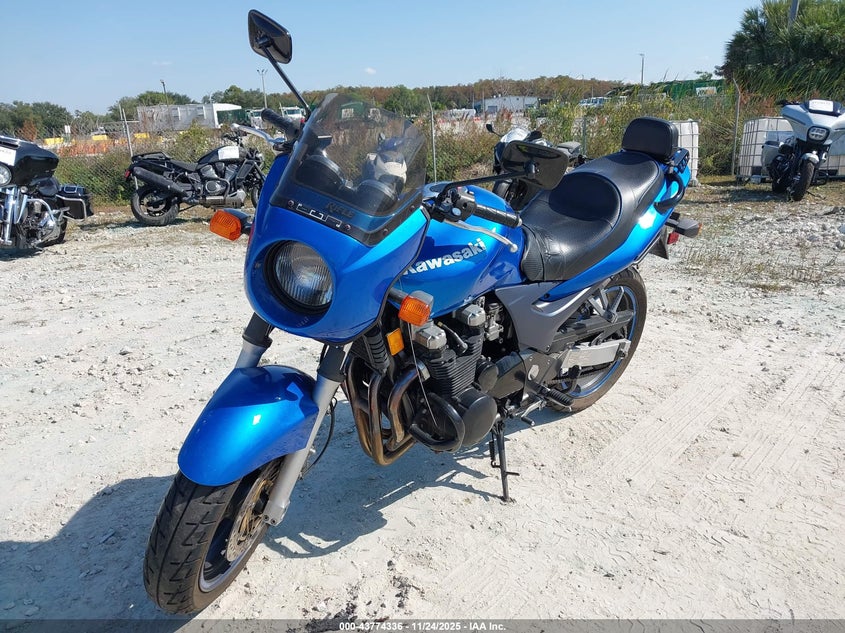 JKAZRDF13YA012292 2000 KAWASAKI ZR photo no. 2