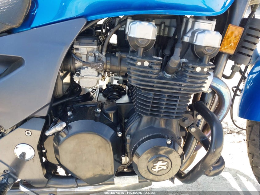 JKAZRDF13YA012292 2000 KAWASAKI ZR photo no. 8