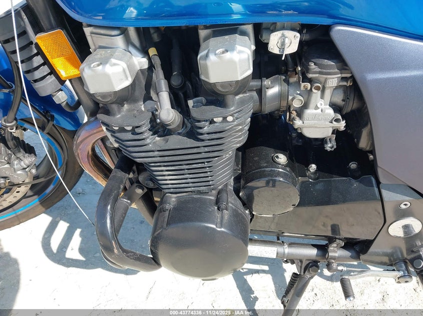 JKAZRDF13YA012292 2000 KAWASAKI ZR photo no. 9