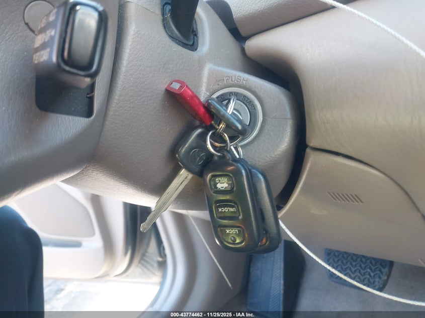 2004 Toyota Camry Le VIN: JTDBE32K340288631 Lot: 43774462