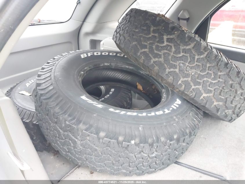 2005 Chevrolet Equinox Lt VIN: 2CNDL73F156166877 Lot: 43774521