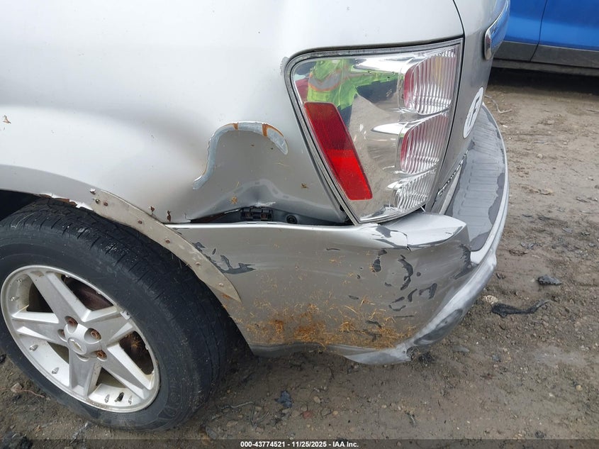 2005 Chevrolet Equinox Lt VIN: 2CNDL73F156166877 Lot: 43774521