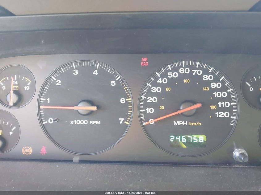 2000 Jeep Grand Cherokee Laredo VIN: 1J4GW48NXYC207200 Lot: 43774661