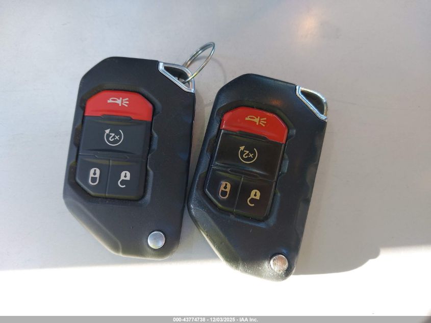 2019 Jeep Wrangler Unlimited Sahara 4X4 VIN: 1C4HJXEGXKW576905 Lot: 43774738