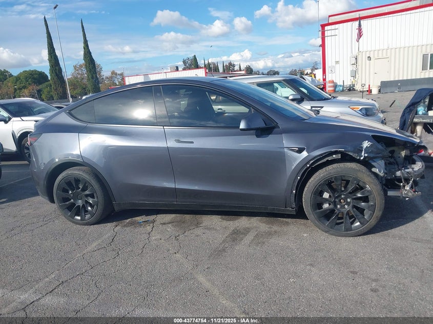2020 Tesla Model Y Long Range Dual Motor All-Wheel Drive VIN: 5YJYGDEE6LF053141 Lot: 43774754